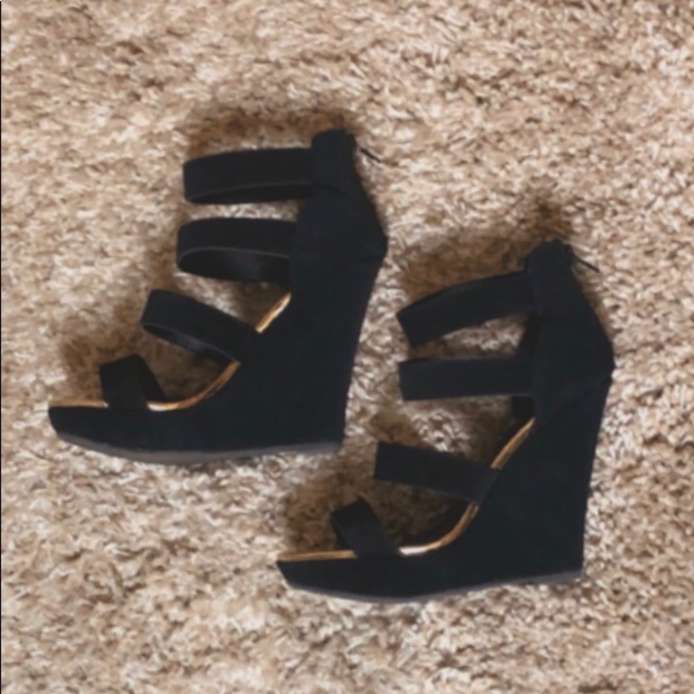 Black wedge shoes